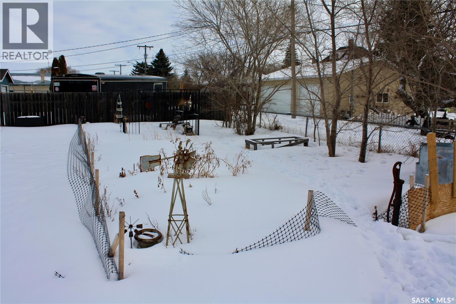 200 3Rd Street, Dundurn, SK - Outdoor