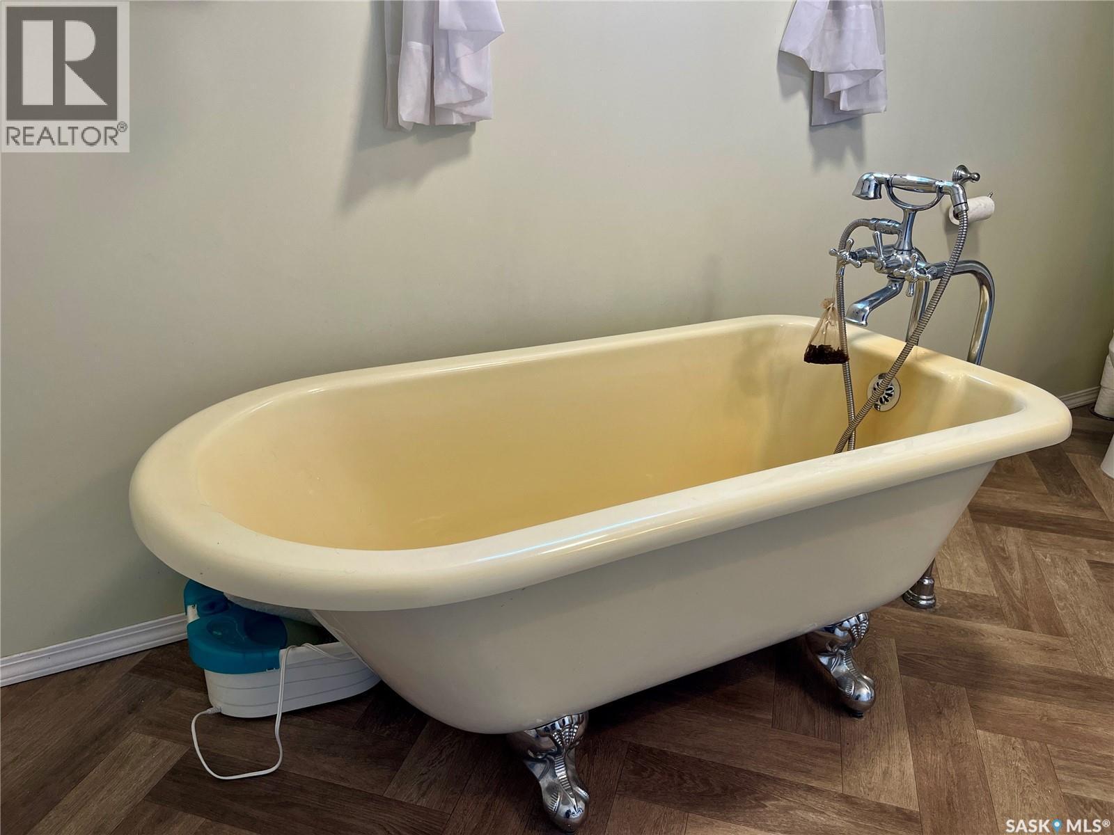 200 3Rd Street, Dundurn, SK - Indoor Photo Showing Bathroom