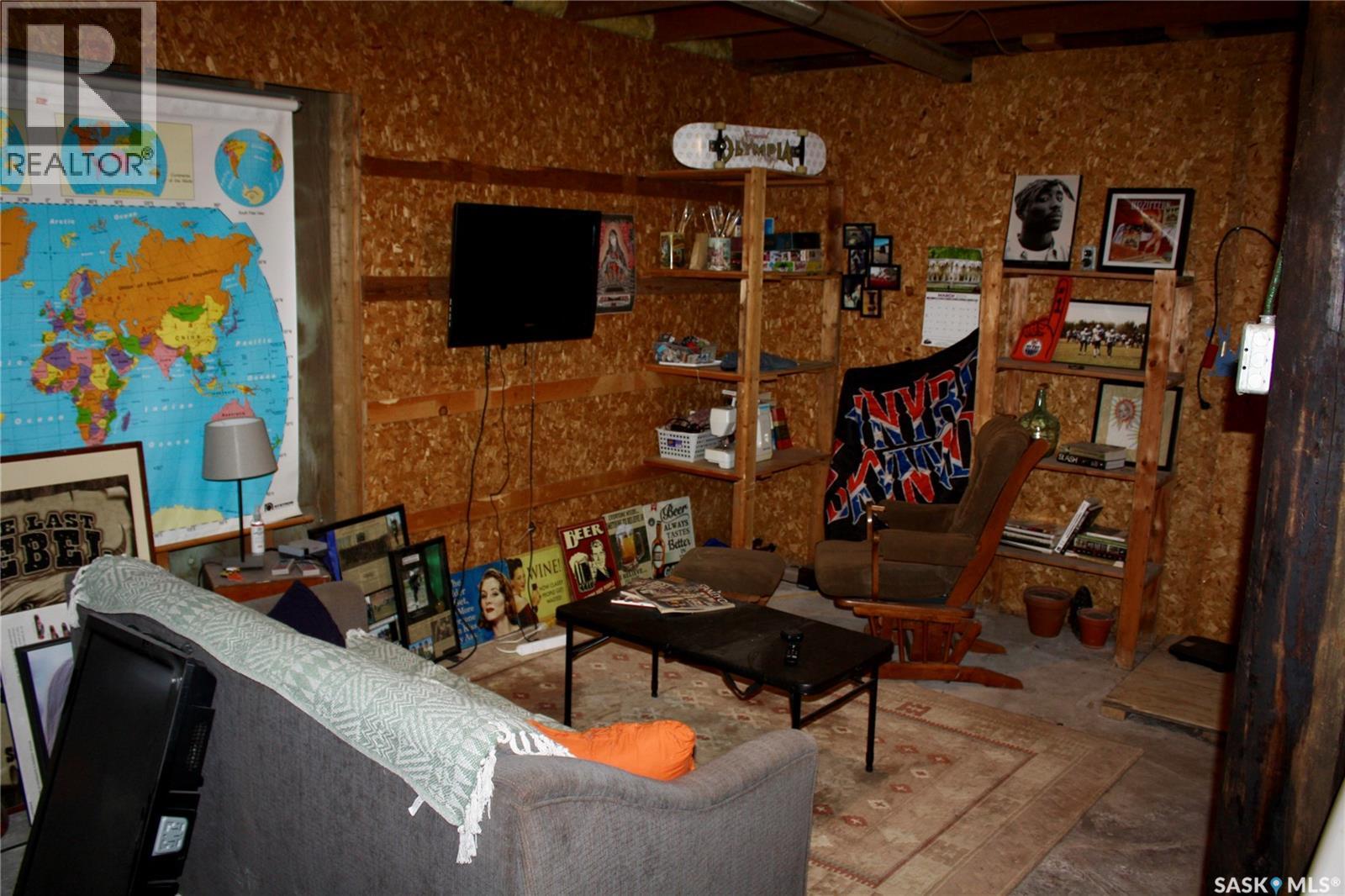 200 3Rd Street, Dundurn, SK - Indoor