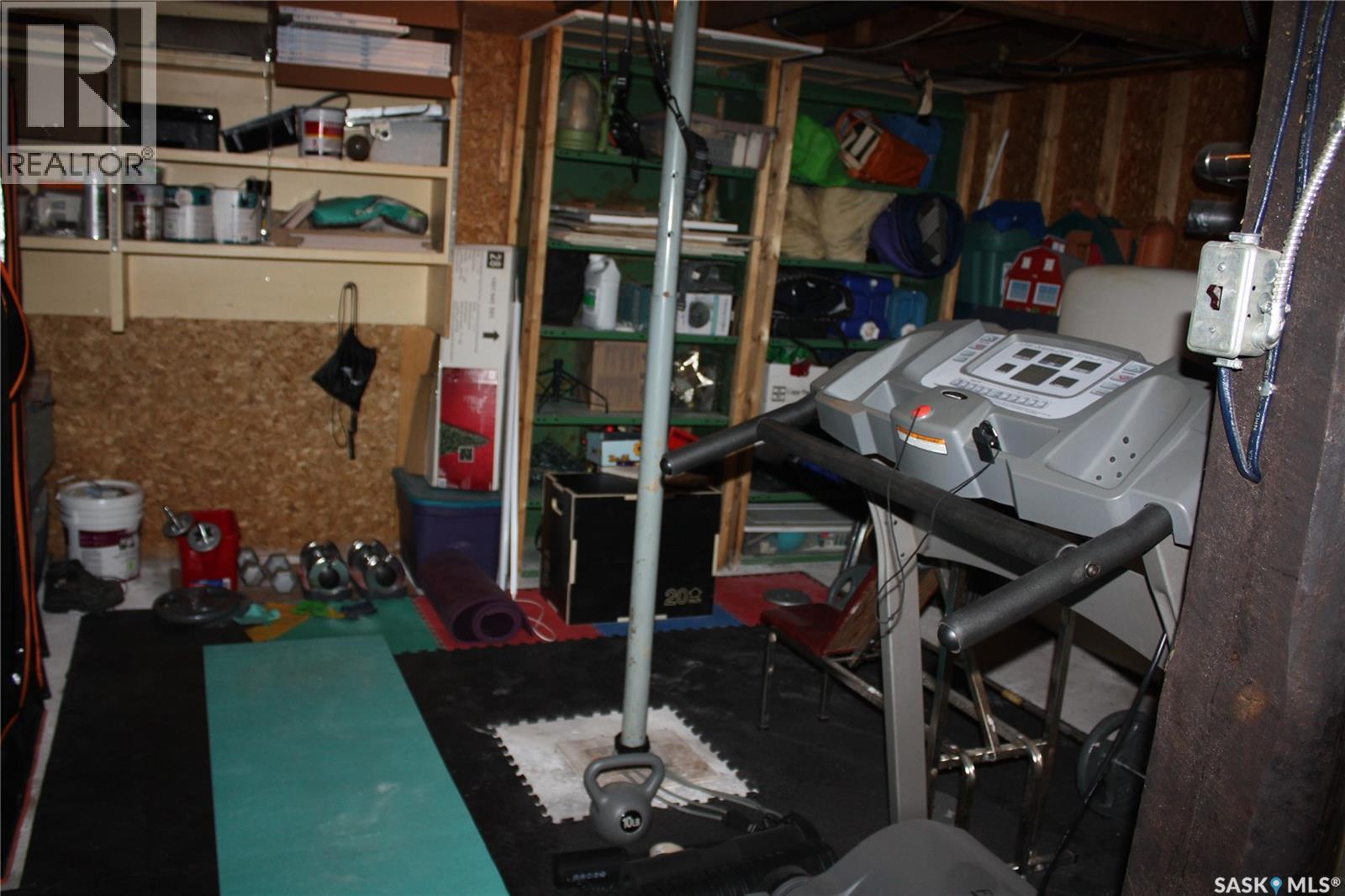 200 3Rd Street, Dundurn, SK - Indoor