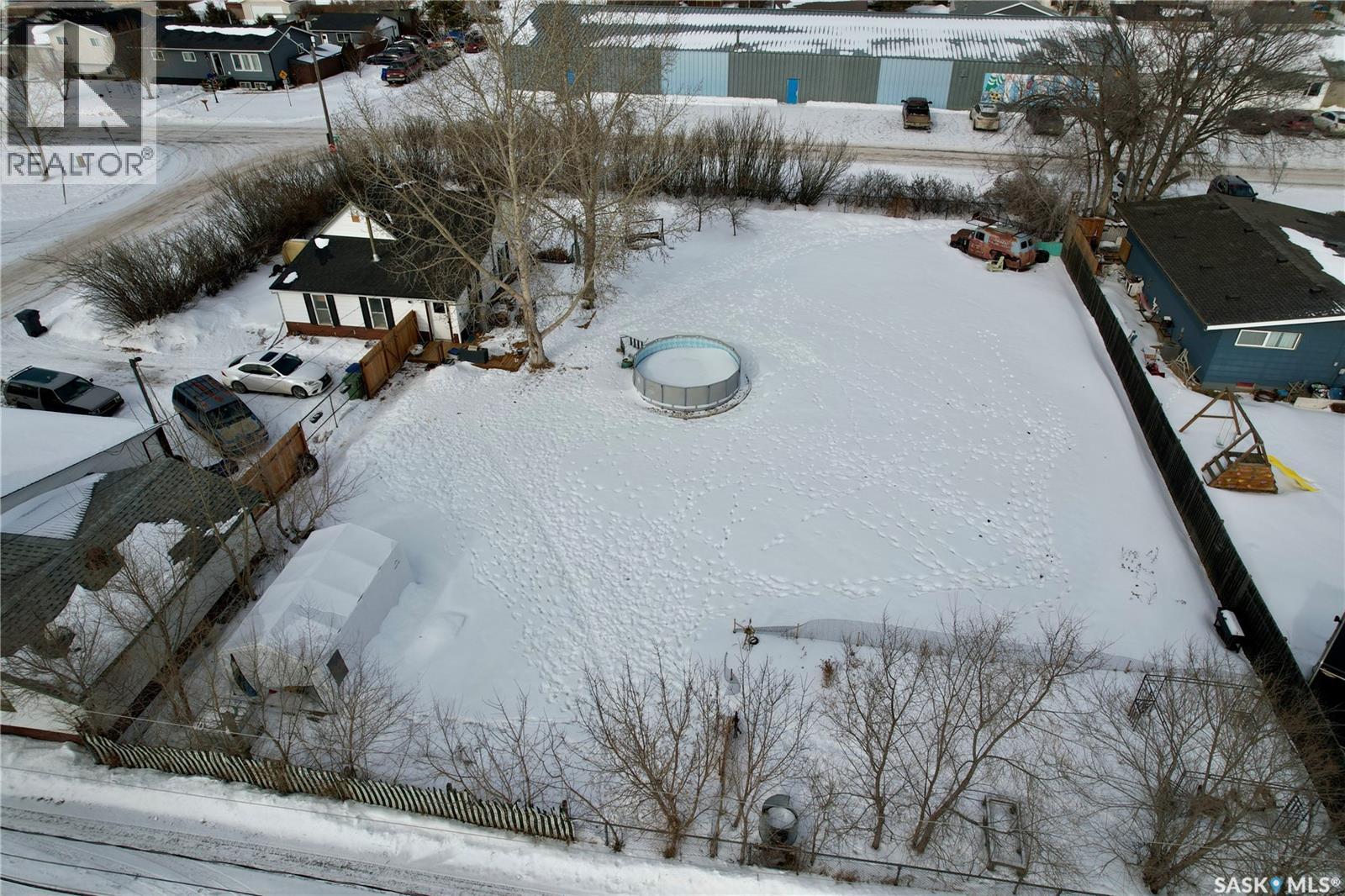 200 3Rd Street, Dundurn, SK - Outdoor