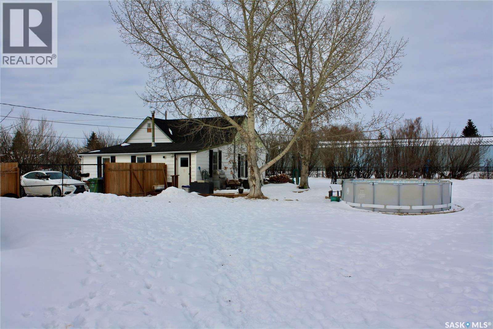 200 3Rd Street, Dundurn, SK - Outdoor