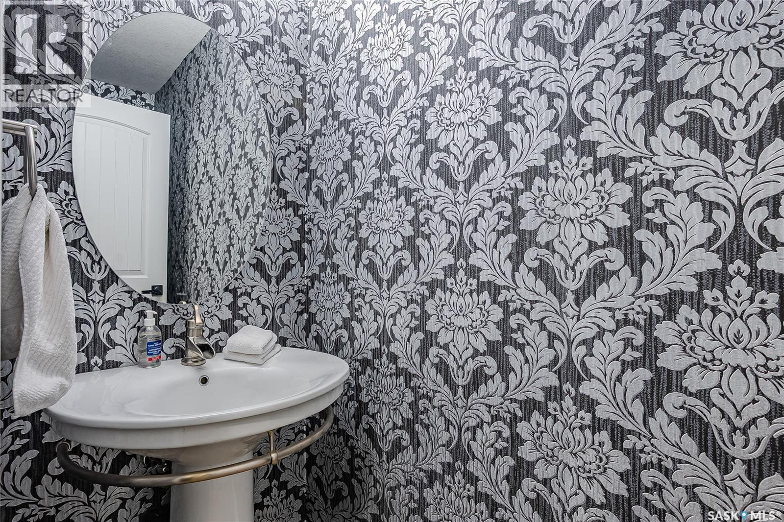 1526 Shepherd Crescent, Saskatoon, SK - Indoor Photo Showing Bathroom