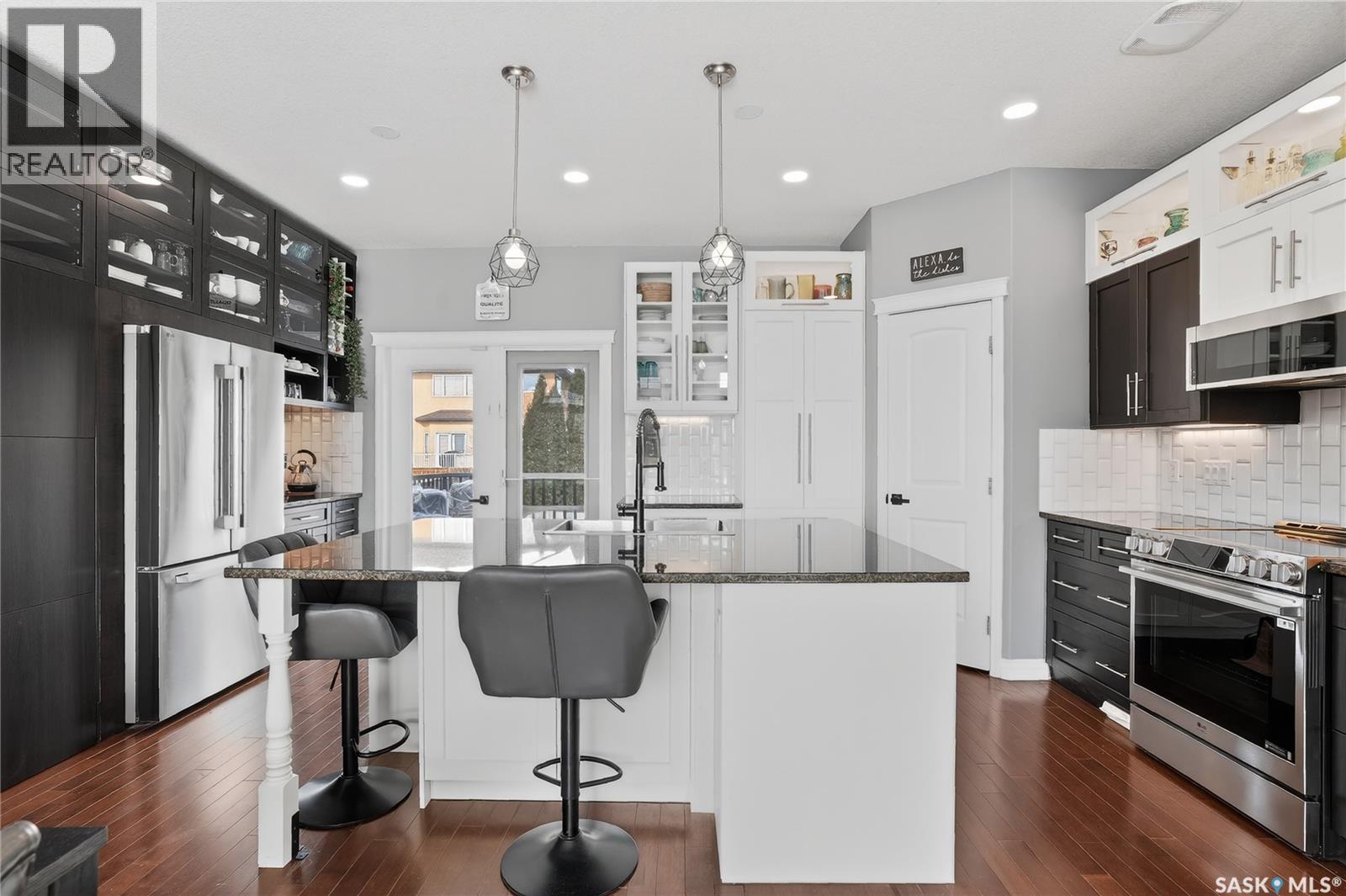 1526 Shepherd Crescent, Saskatoon, SK - Indoor Photo Showing Kitchen With Upgraded Kitchen