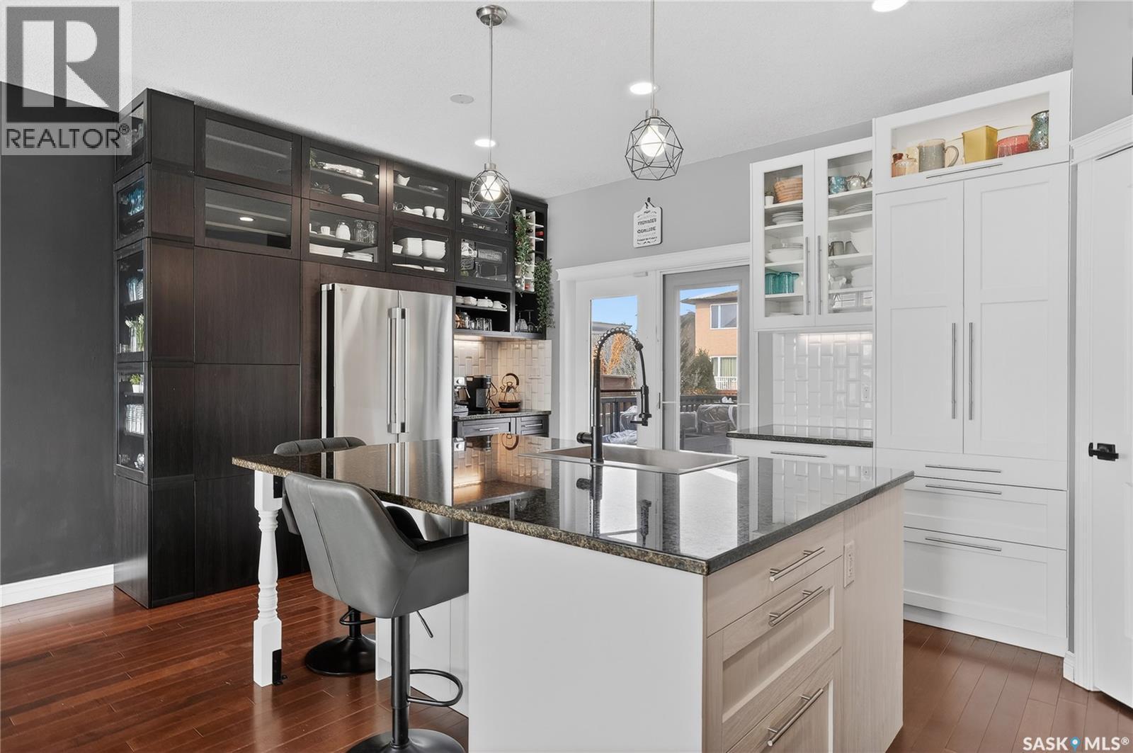 1526 Shepherd Crescent, Saskatoon, SK - Indoor Photo Showing Kitchen With Upgraded Kitchen