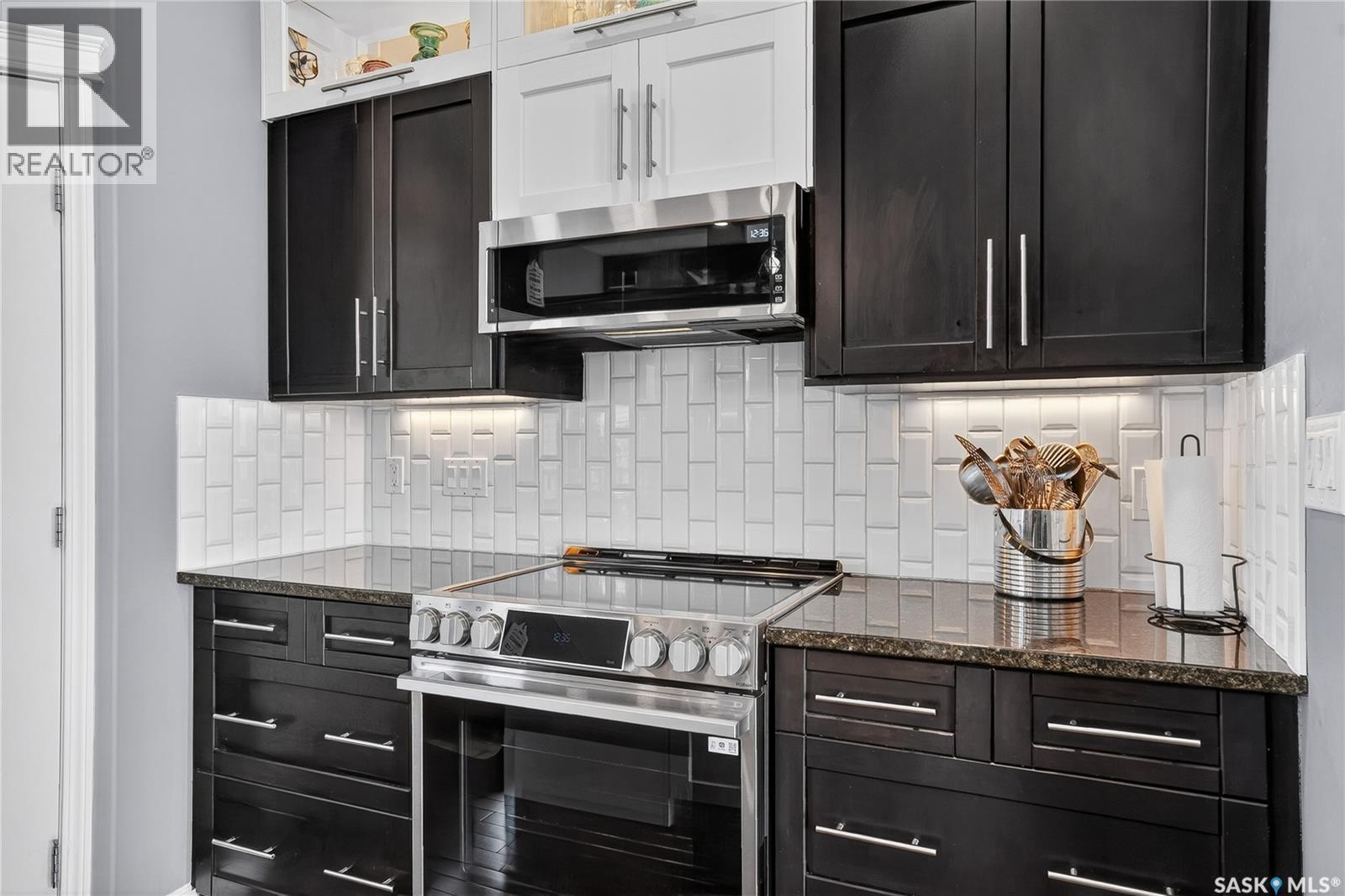 1526 Shepherd Crescent, Saskatoon, SK - Indoor Photo Showing Kitchen With Upgraded Kitchen