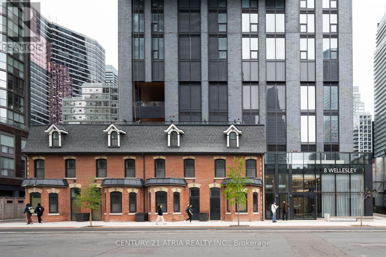 2111 - 8 Wellesley Street W, Toronto, ON - Outdoor With Facade