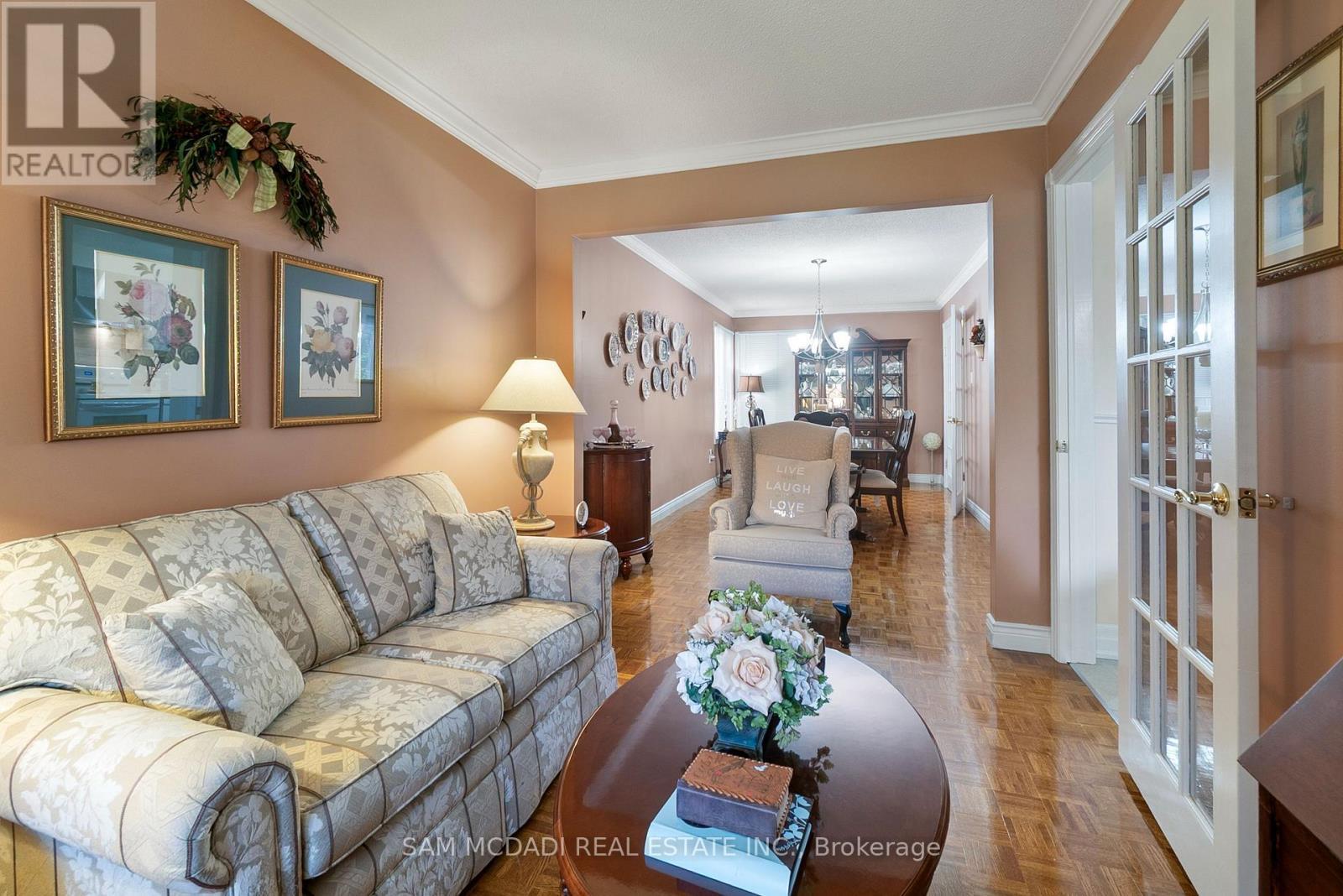 4260 Shelby Crescent, Mississauga, ON - Indoor Photo Showing Living Room