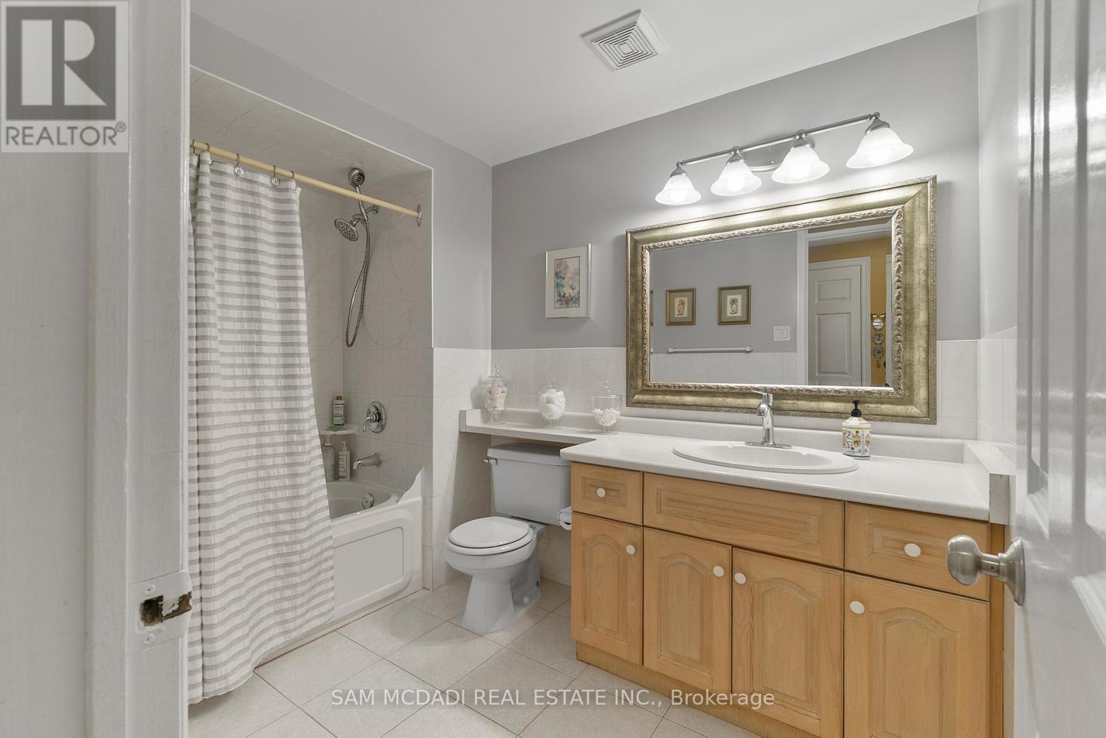 4260 Shelby Crescent, Mississauga, ON - Indoor Photo Showing Bathroom
