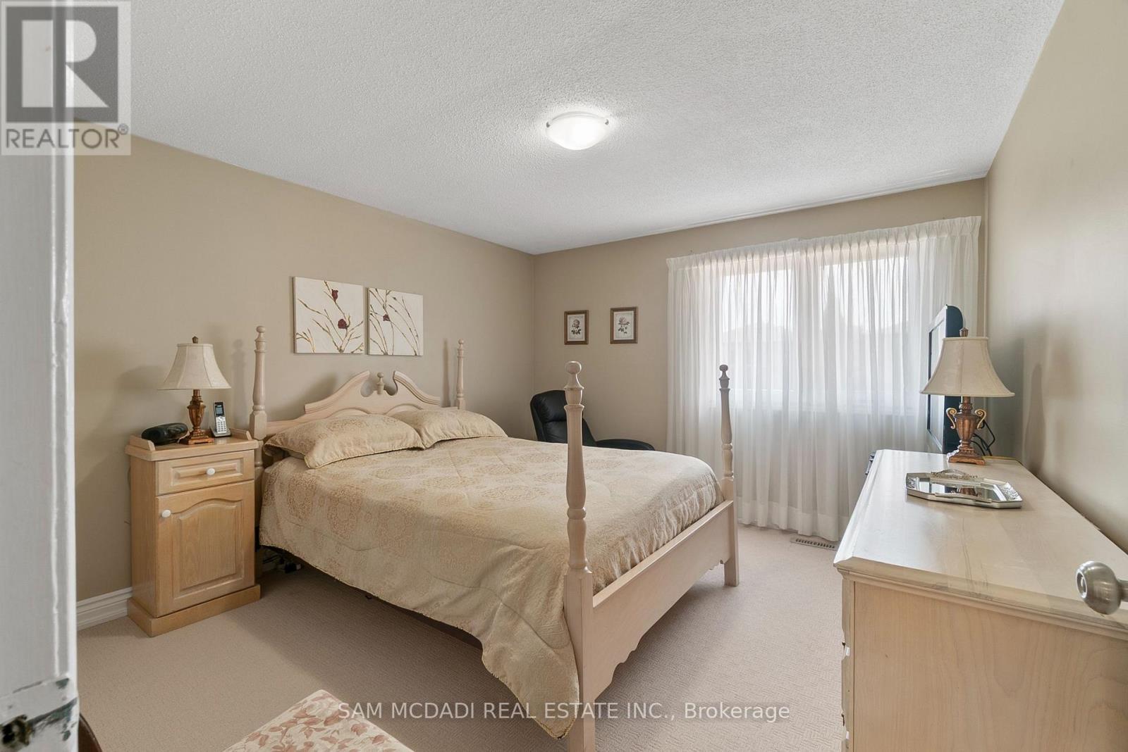 4260 Shelby Crescent, Mississauga, ON - Indoor Photo Showing Bedroom