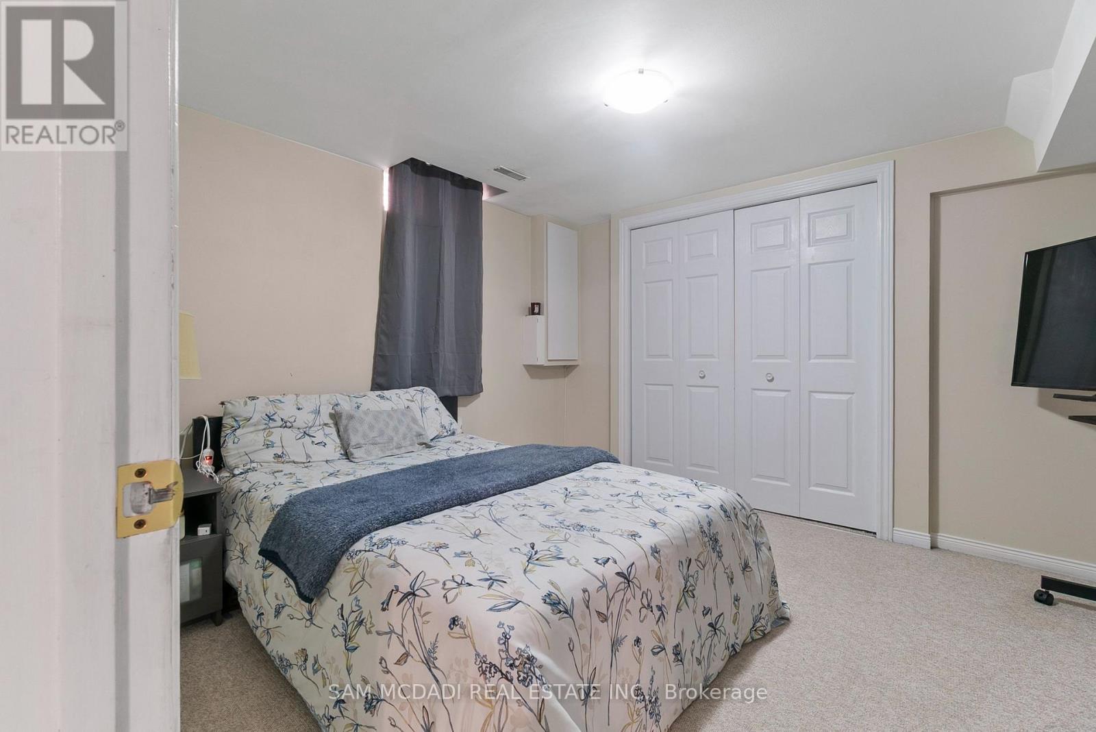 4260 Shelby Crescent, Mississauga, ON - Indoor Photo Showing Bedroom
