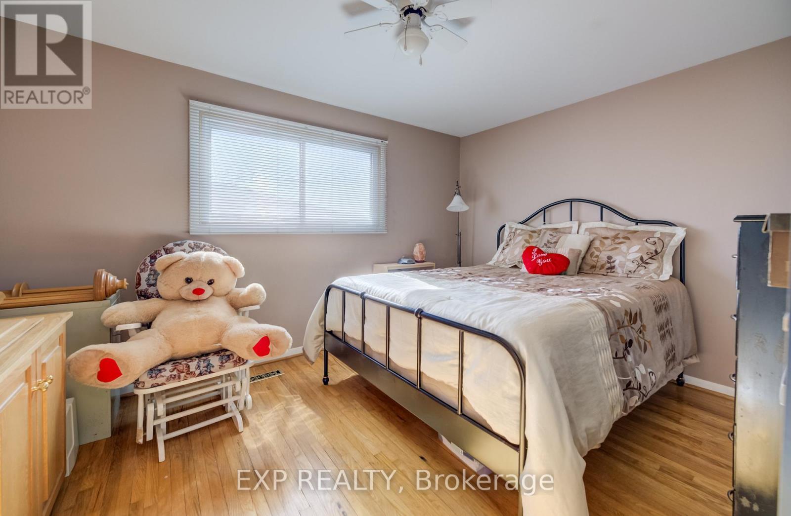 2593 Barcella Crescent, Mississauga, ON - Indoor Photo Showing Bedroom