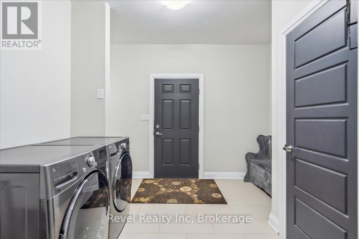 59 Trout Lane, Tiny, ON - Indoor Photo Showing Laundry Room