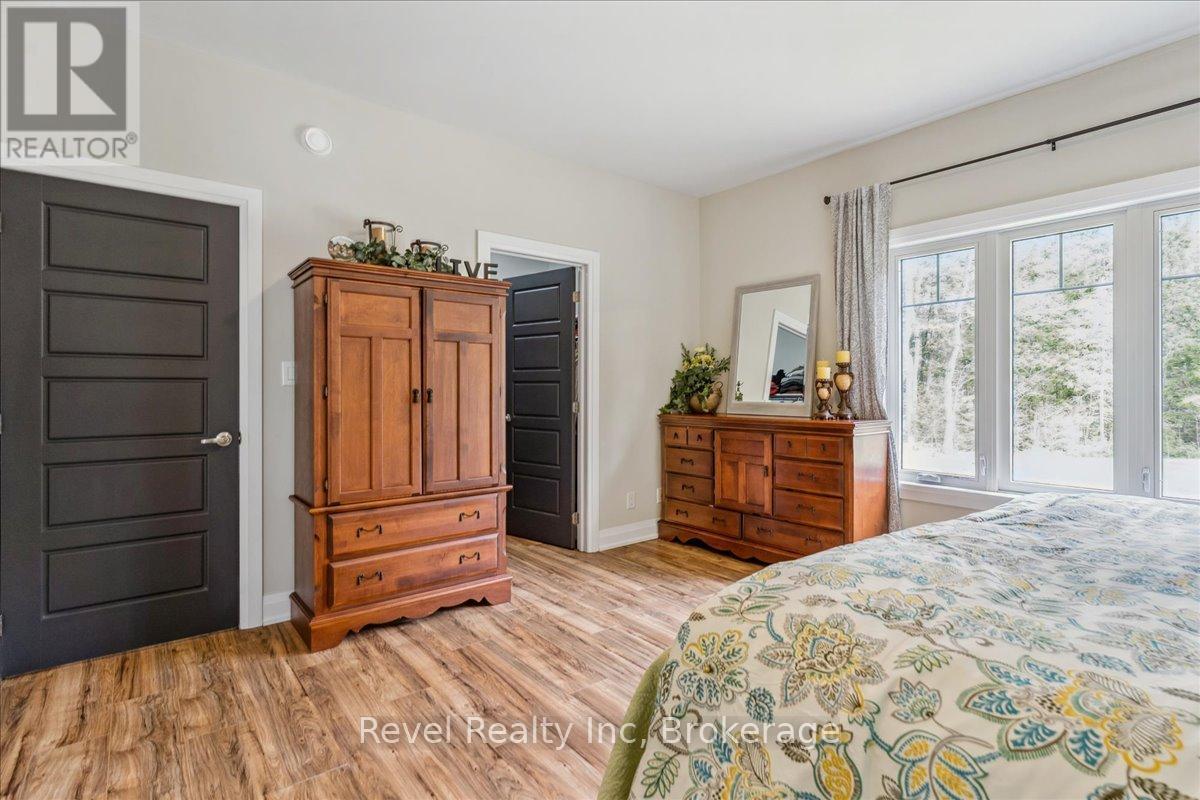 59 Trout Lane, Tiny, ON - Indoor Photo Showing Bedroom