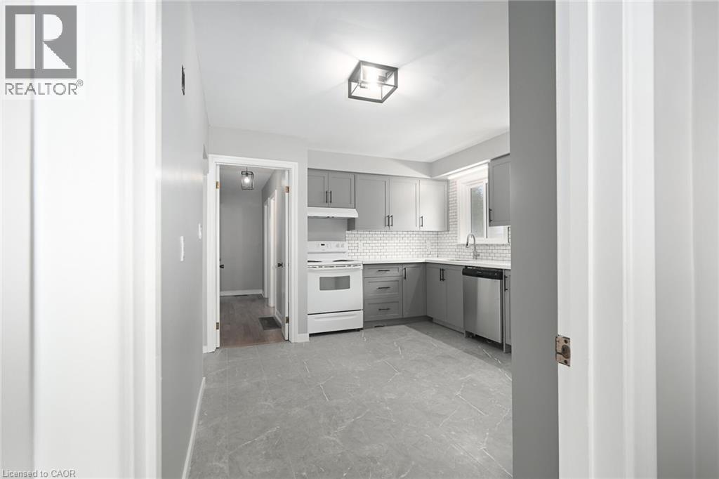 325 East 16Th Street, Hamilton, ON - Indoor Photo Showing Kitchen