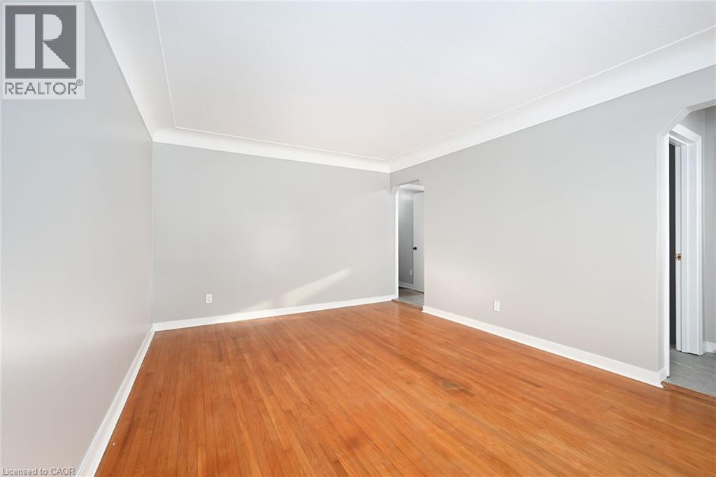 325 East 16Th Street, Hamilton, ON - Indoor Photo Showing Other Room