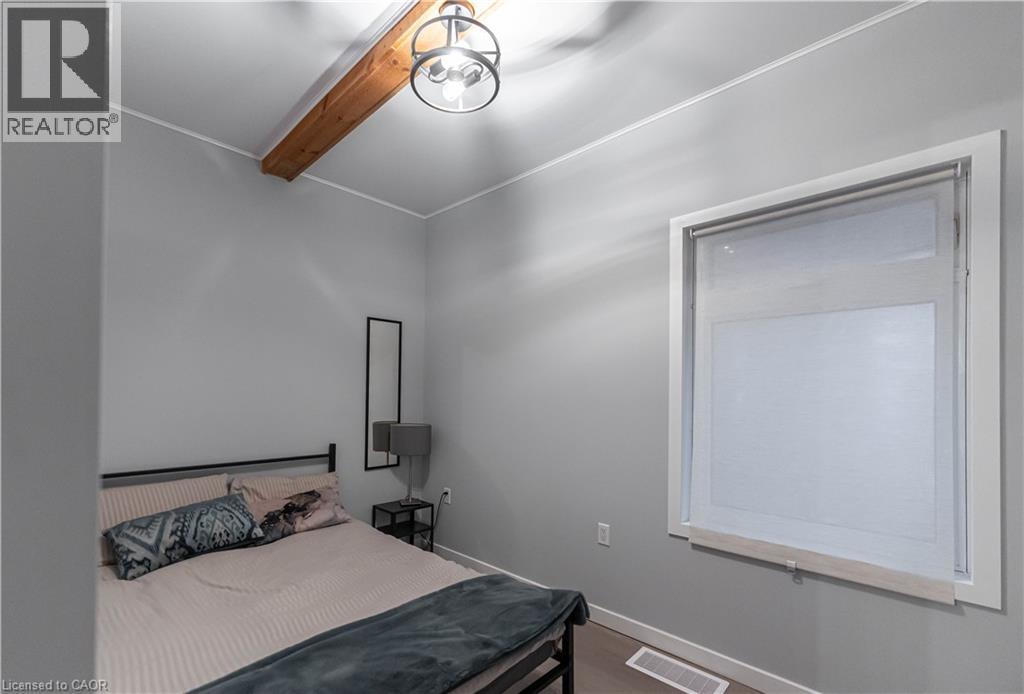 329 Main Street W, Hamilton, ON - Indoor Photo Showing Bedroom