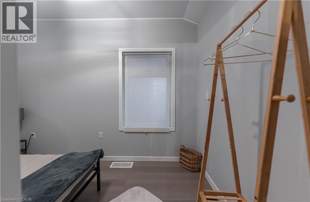 329 Main Street W, Hamilton, ON - Indoor Photo Showing Other Room