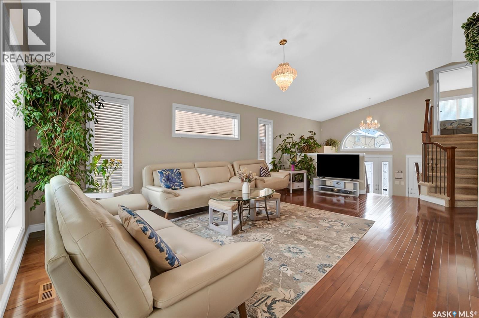 539 Beckett Crescent, Saskatoon, SK - Indoor Photo Showing Living Room