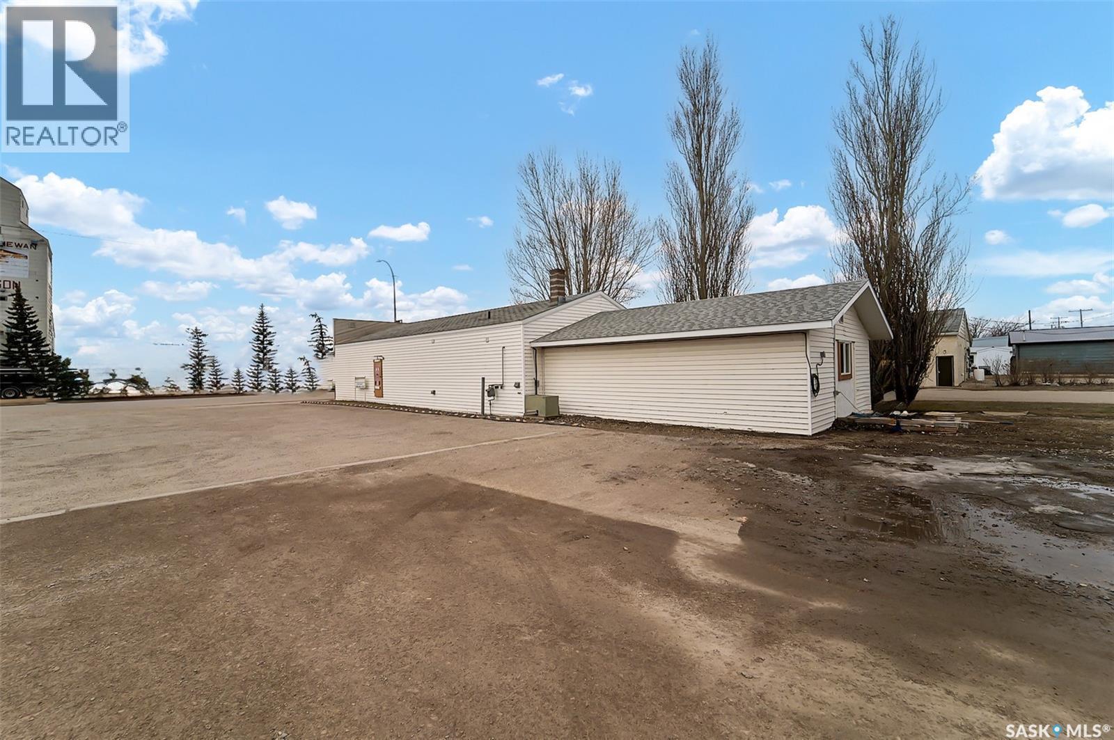 113 Railway Avenue W, Watson, SK