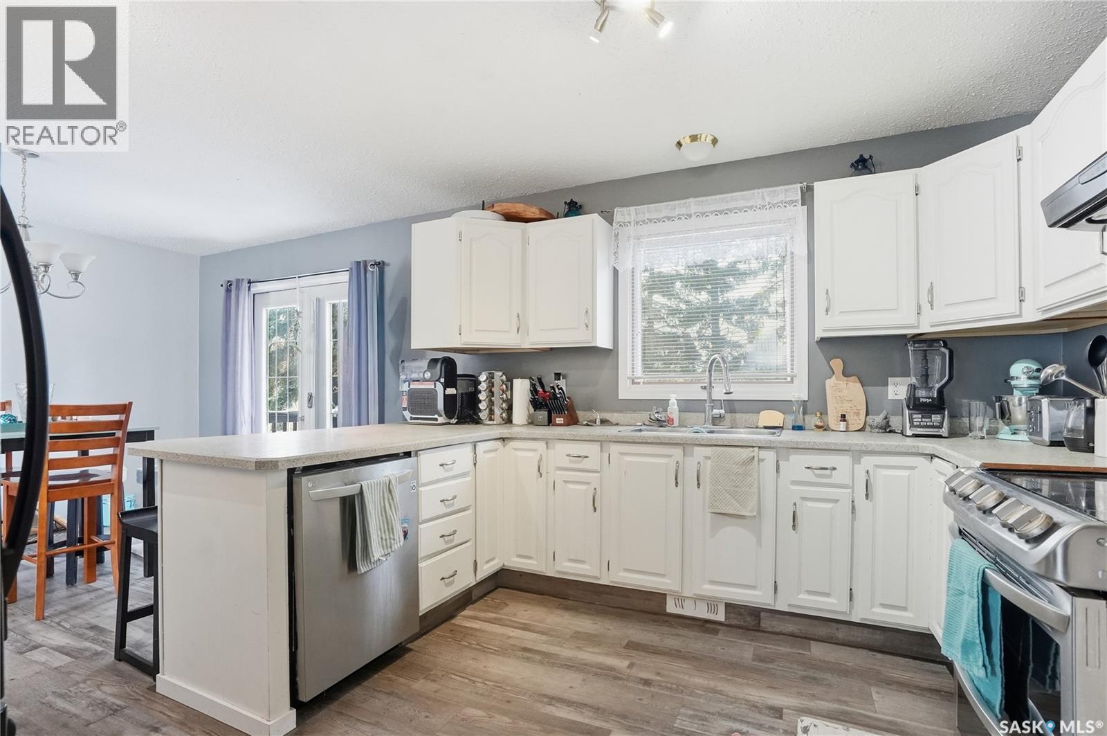 3317 Eagle Crescent, Prince Albert, SK - Indoor Photo Showing Kitchen