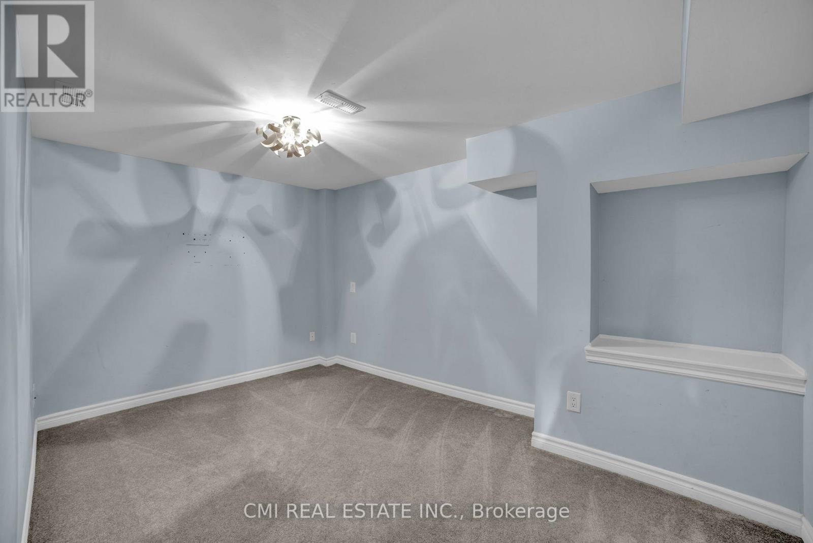 2171 Jardine Crescent, Burlington, ON - Indoor Photo Showing Other Room