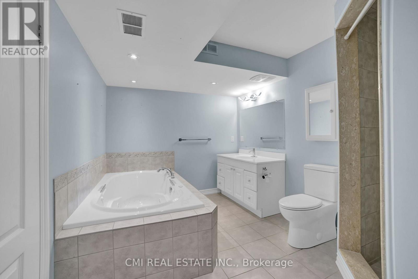 2171 Jardine Crescent, Burlington, ON - Indoor Photo Showing Bathroom