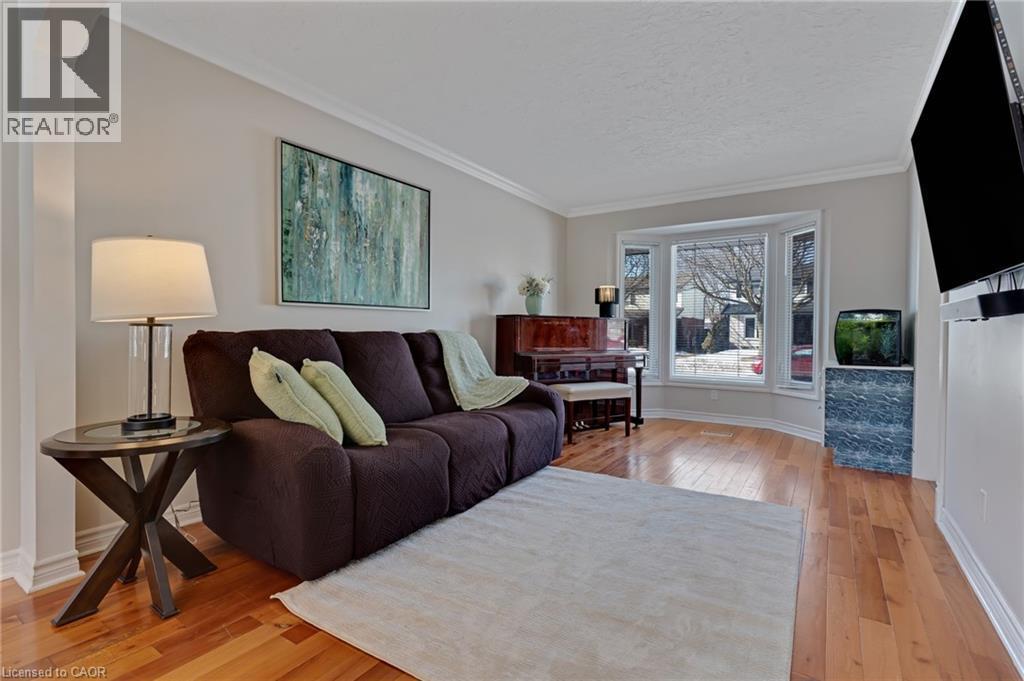 41 Delavan Drive, Cambridge, ON - Indoor Photo Showing Living Room