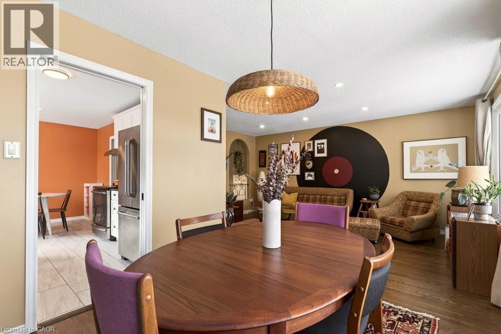 36 Hanover Place, Hamilton, ON - Indoor Photo Showing Dining Room
