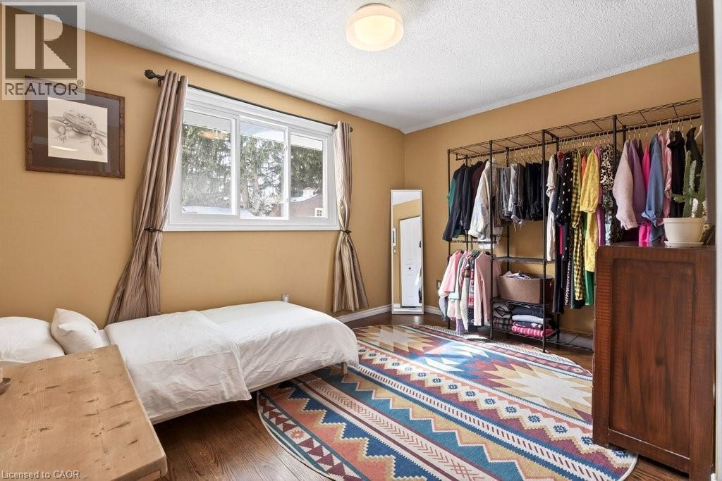 36 Hanover Place, Hamilton, ON - Indoor Photo Showing Bedroom