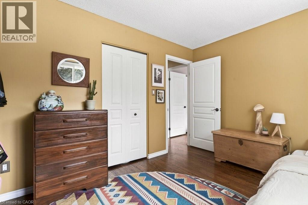 36 Hanover Place, Hamilton, ON - Indoor Photo Showing Bedroom