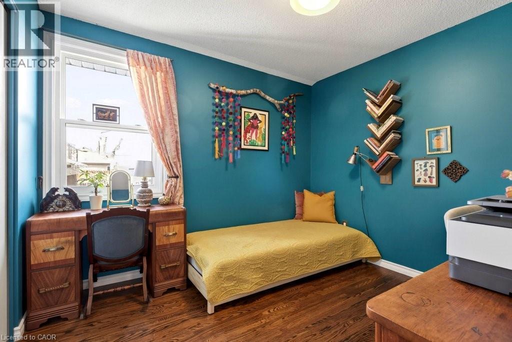 36 Hanover Place, Hamilton, ON - Indoor Photo Showing Bedroom
