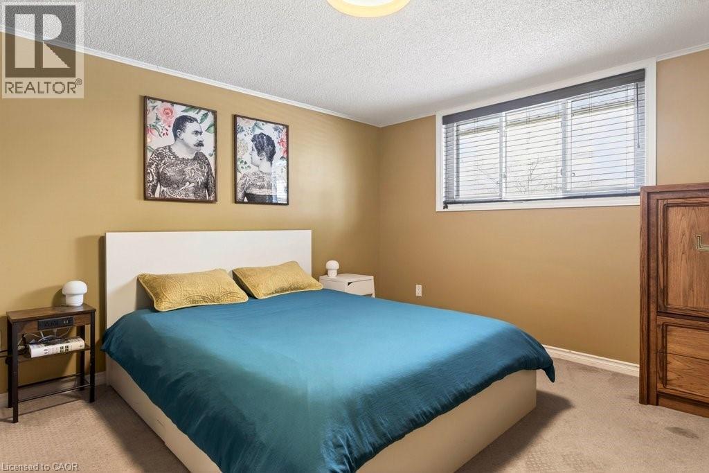 36 Hanover Place, Hamilton, ON - Indoor Photo Showing Bedroom