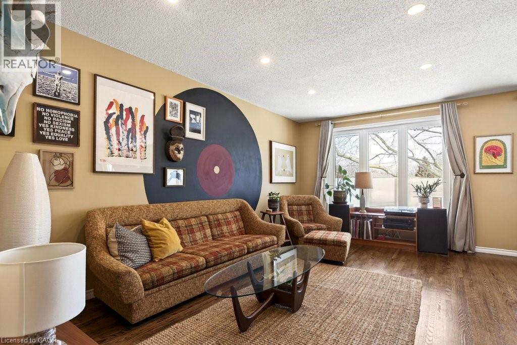 36 Hanover Place, Hamilton, ON - Indoor Photo Showing Living Room