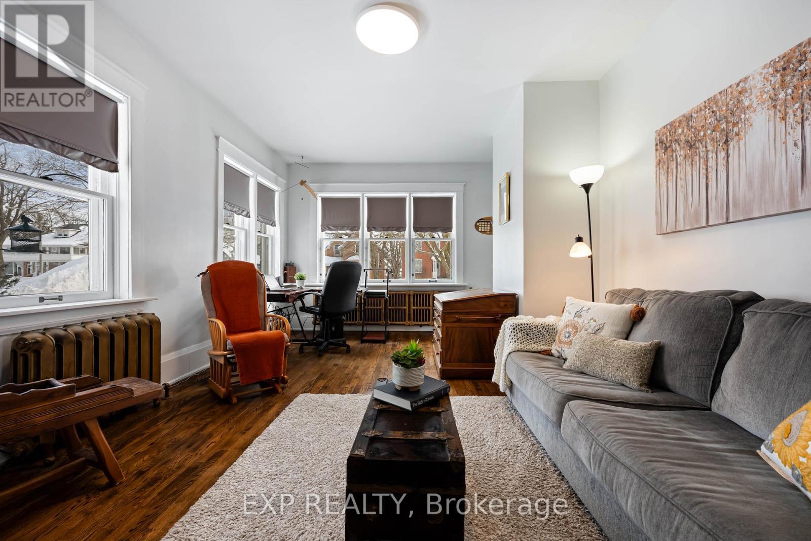 314 Main Street E, Shelburne, ON - Indoor Photo Showing Living Room