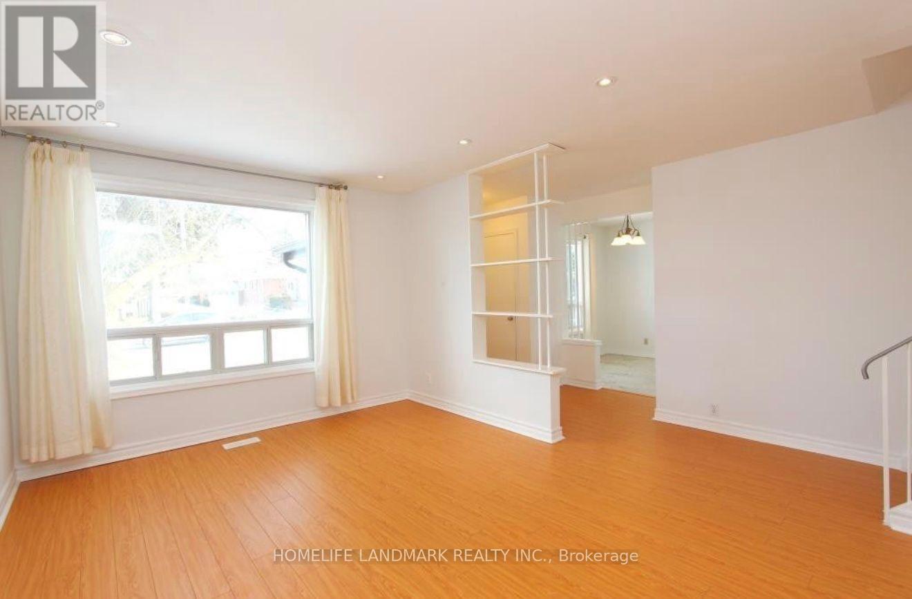 22 Knowles Crescent, Aurora, ON - Indoor Photo Showing Other Room