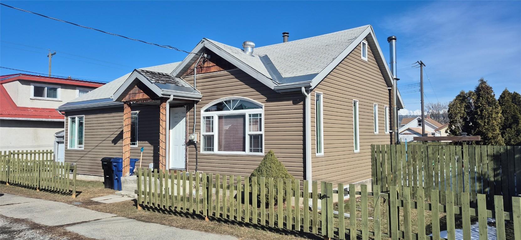 206 6Th Avenue, Cranbrook, BC - Outdoor With Facade