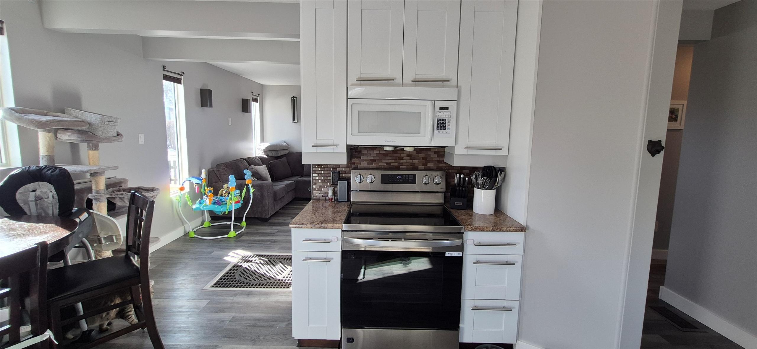 206 6Th Avenue, Cranbrook, BC - Indoor Photo Showing Kitchen