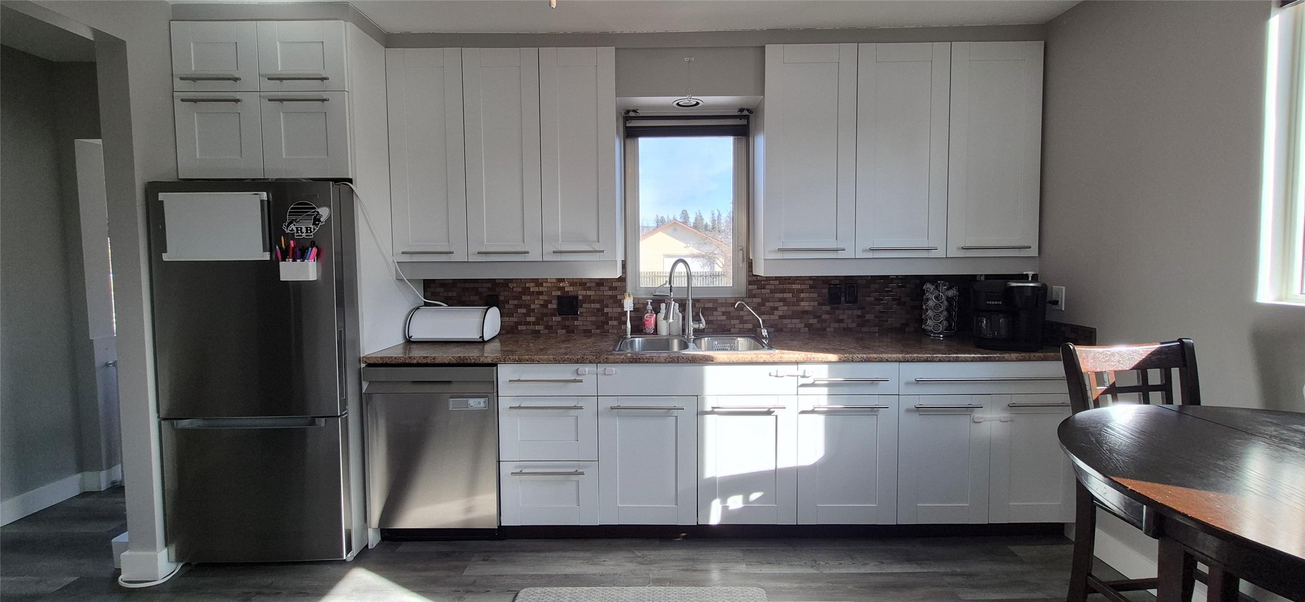 206 6Th Avenue, Cranbrook, BC - Indoor Photo Showing Kitchen