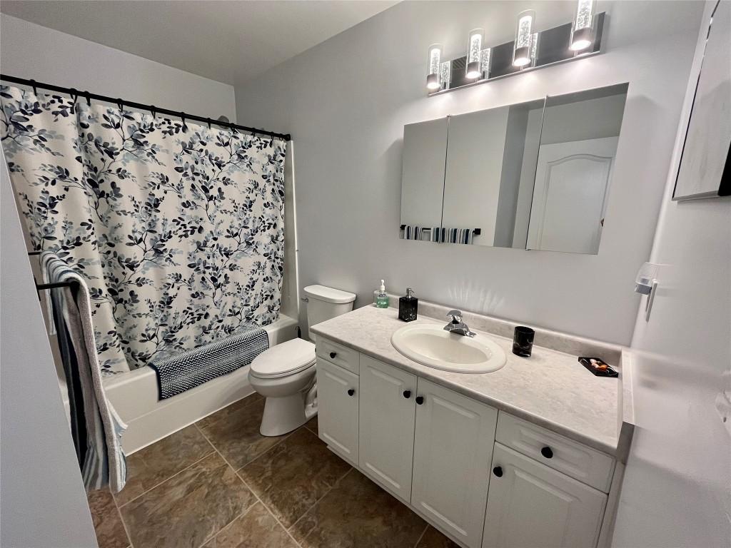 213 Burton School Road, Burton, BC - Indoor Photo Showing Bathroom