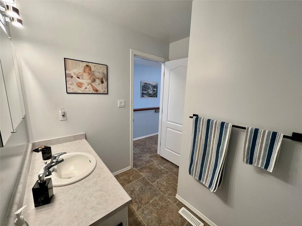 213 Burton School Road, Burton, BC - Indoor Photo Showing Bathroom