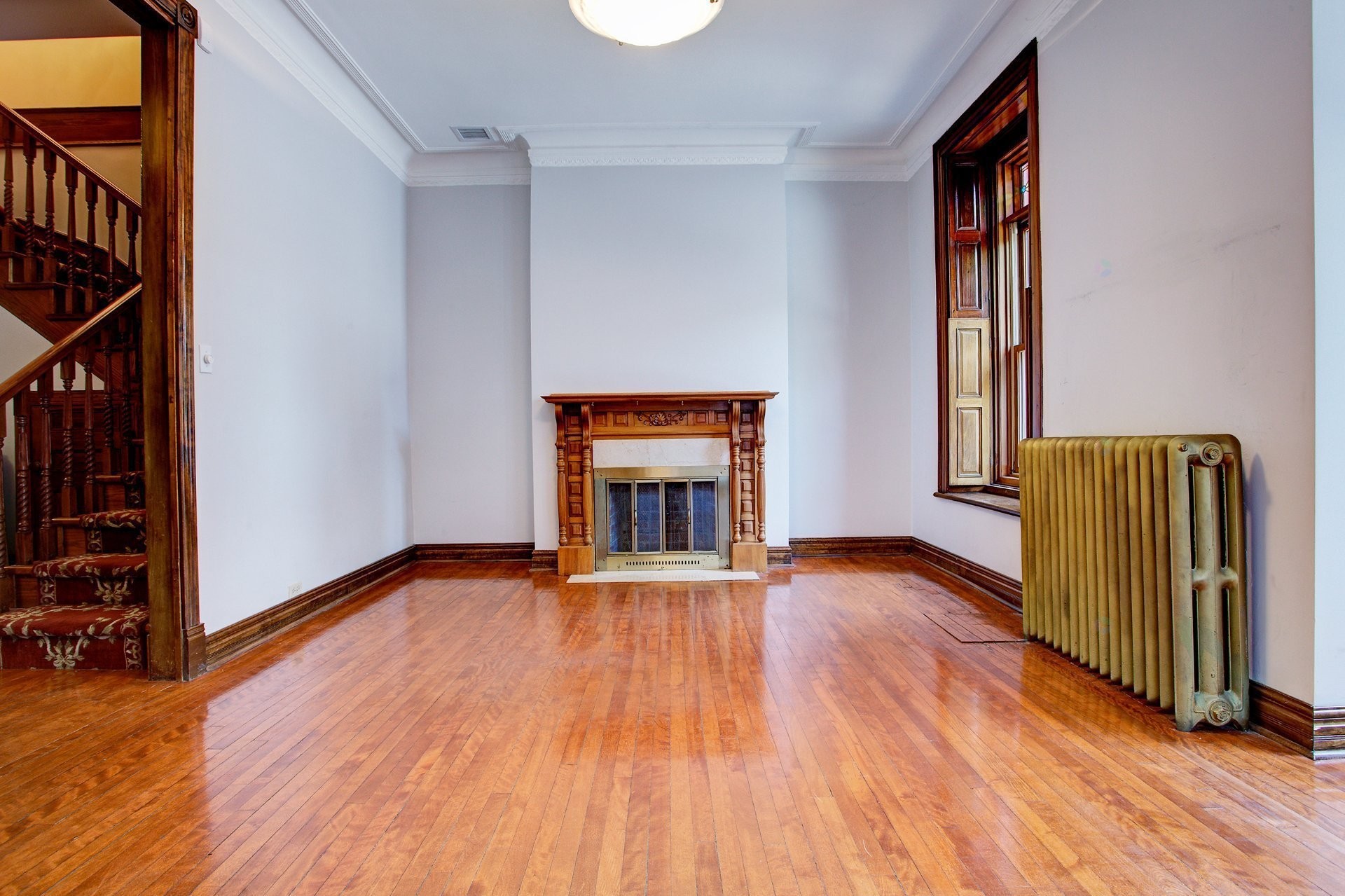 Salon - 381 Av. Clarke, Westmount, QC - Indoor With Fireplace