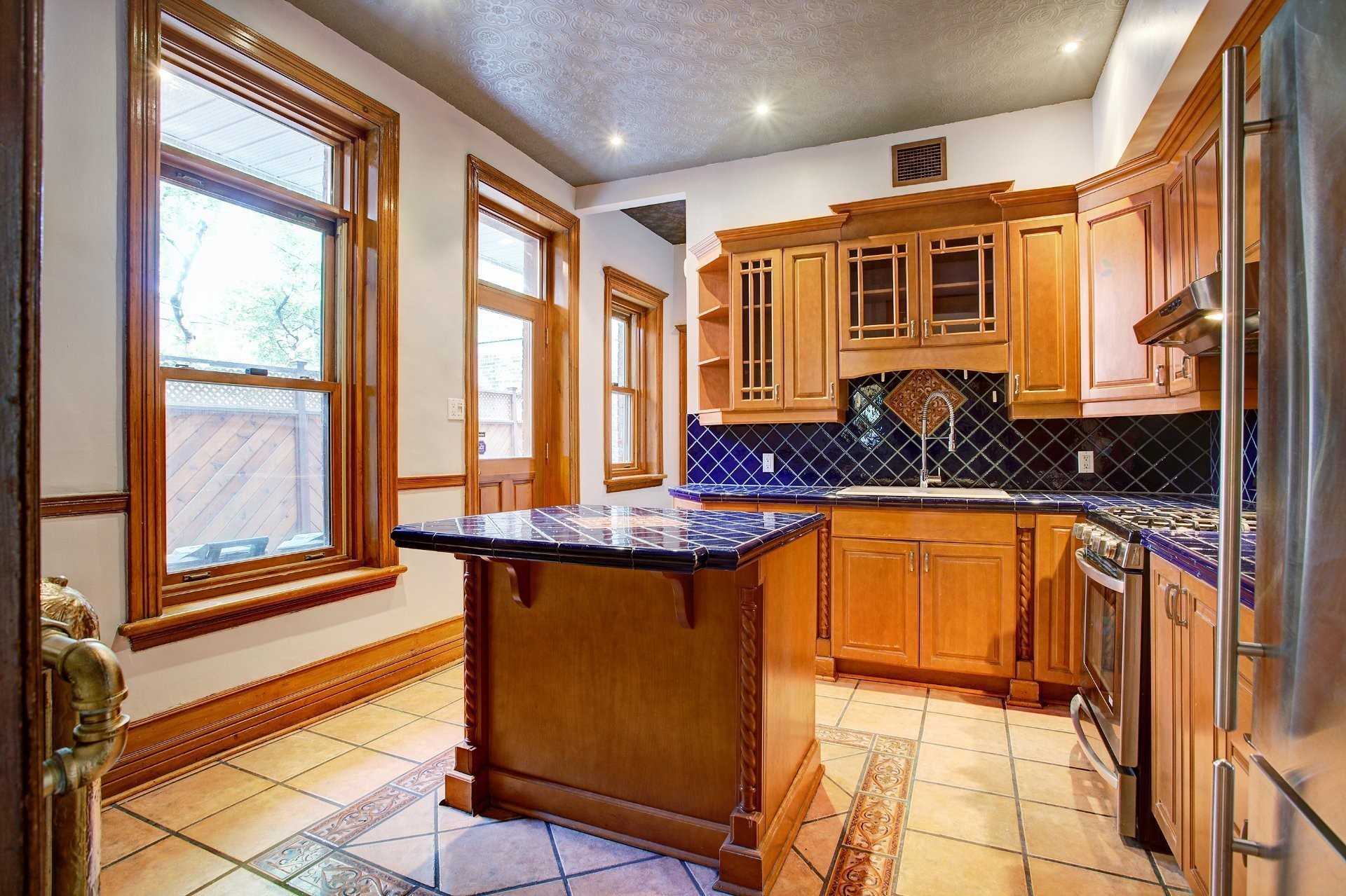 Cuisine - 381 Av. Clarke, Westmount, QC - Indoor Photo Showing Kitchen