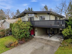 941 Lucas Ave Saanich, BC V8X 4E6