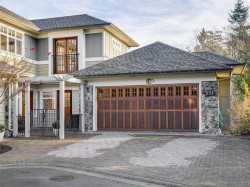 571 Caselton Pl Saanich, BC V8Z 7Y5