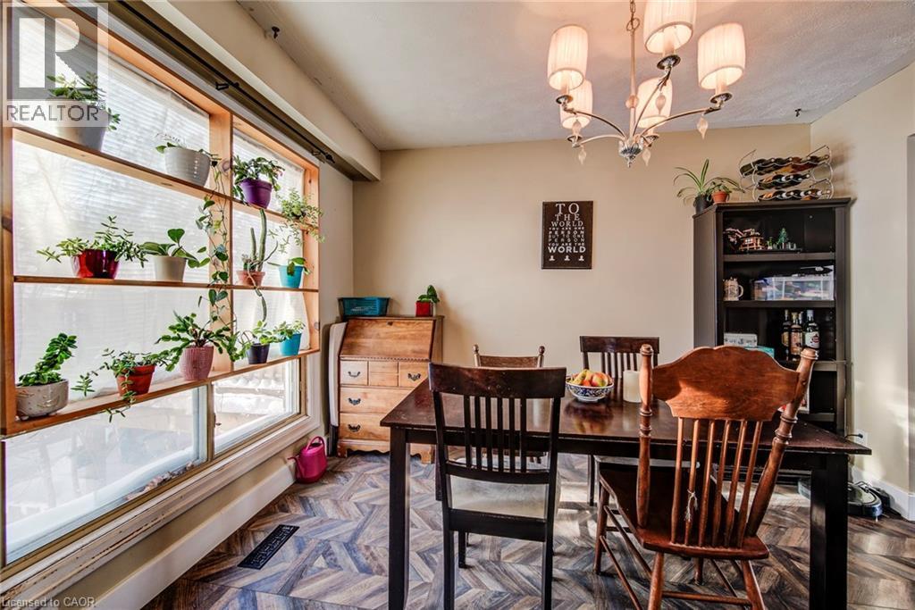 71 Shadeland Crescent, Kitchener, ON - Indoor Photo Showing Dining Room