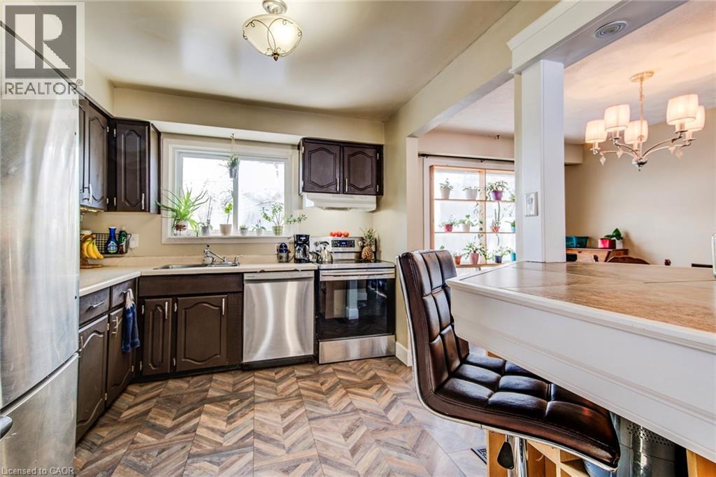 71 Shadeland Crescent, Kitchener, ON - Indoor Photo Showing Kitchen