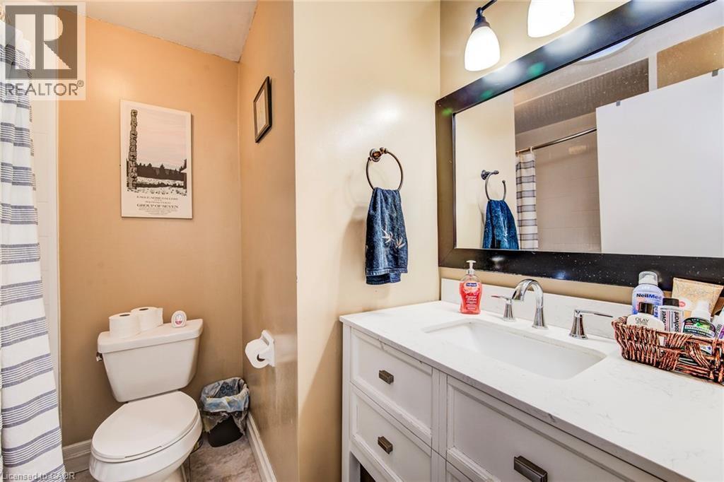 71 Shadeland Crescent, Kitchener, ON - Indoor Photo Showing Bathroom