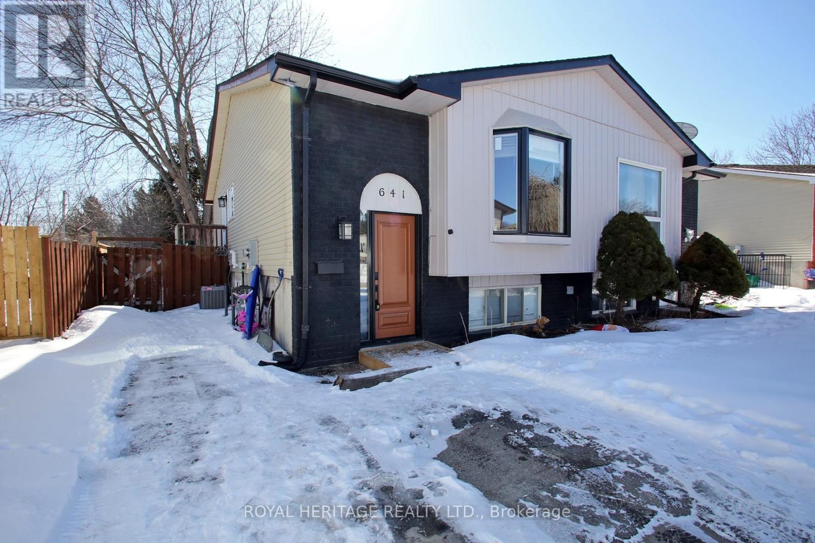Exterior Front Entranc - 641 Deauville Court, Oshawa, ON - Outdoor