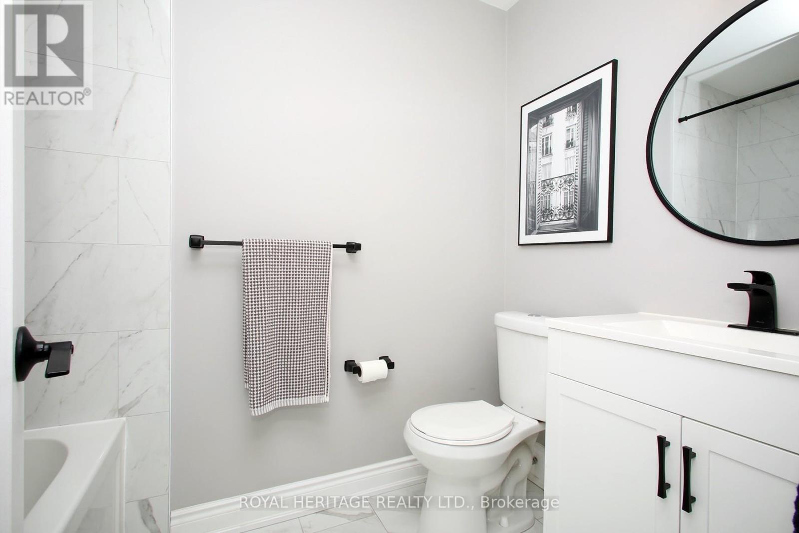 Main Floor Bathroom - 641 Deauville Court, Oshawa, ON - Indoor Photo Showing Bathroom